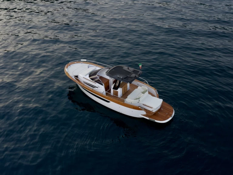 Motorboat to hire Sorrento at the best price