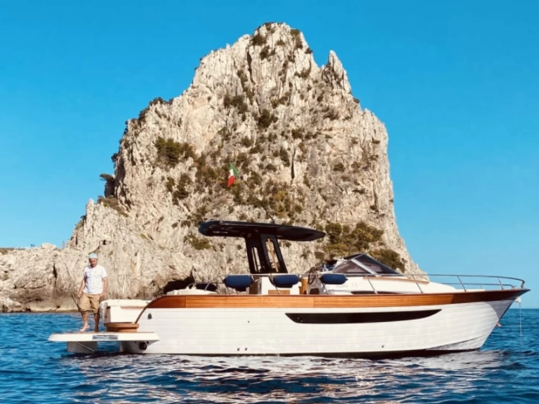 Mimi LIBECCIO 11 WALKAROUND charter bareboat or skippered in  Sorrento