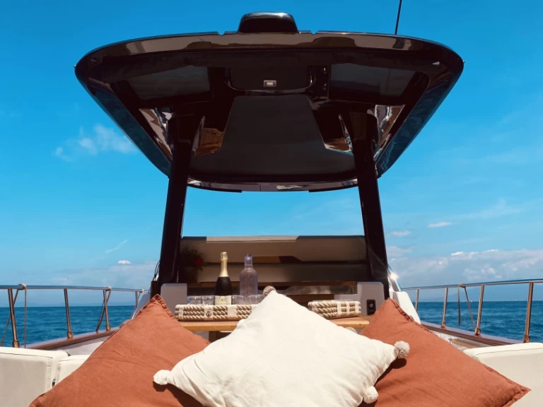 Charter a Mimi LIBECCIO 11 WALKAROUND in Sorrento on Samboat