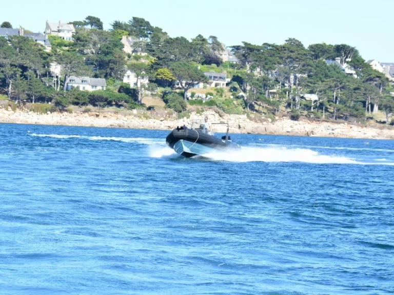 RIB hire in Trébeurden - Zodiac Club 750