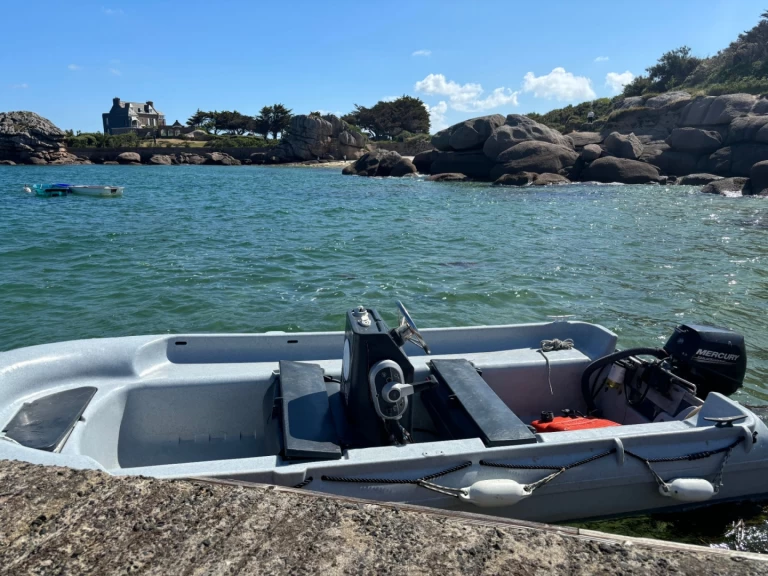 Yacht hire Trégastel cheap FUN YAK 13 SECU