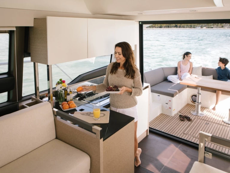 Hire a Jeanneau Prestige 460 Trébeurden
