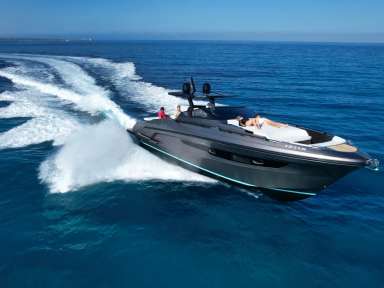 Charter a DAYTONA 50 15m in Ibiza Town on Samboat