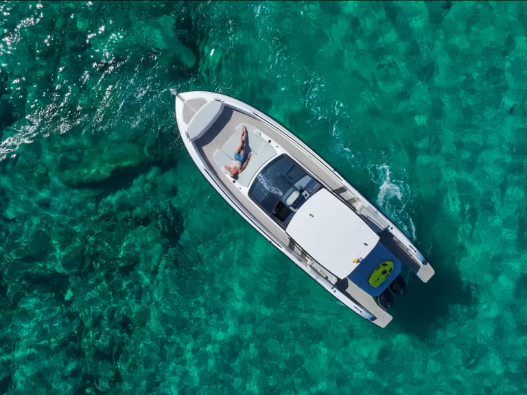 Charter a DAYTONA 35 11m in Ibiza Town on Samboat