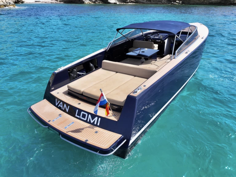 Hire Motorboat Van-Dutch with a boat licence