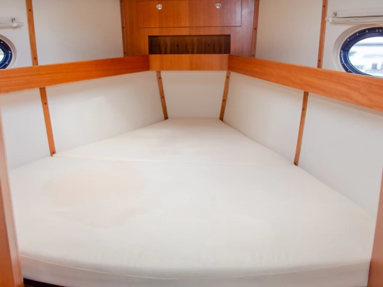 Charter a Elan Elan 434 in Isole Tremiti on Samboat