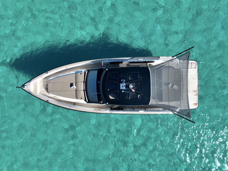 Hire Motorboat FJORD F44 with a boat licence