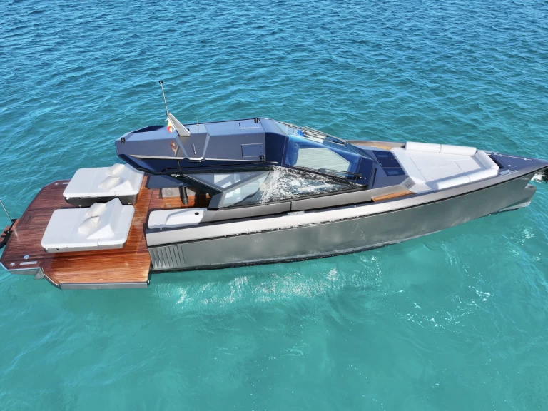 Hire Motorboat WALLY 50 with a boat licence