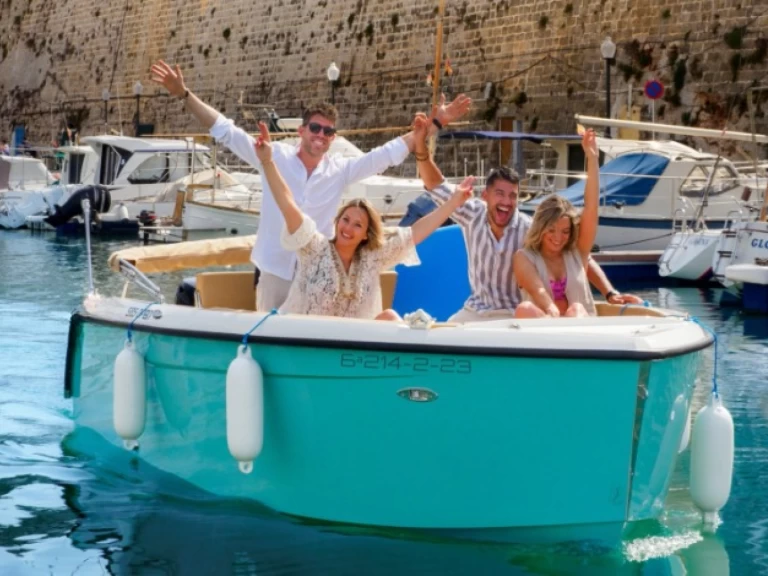 Hire a Mareti 585 Open Ciutadella de Menorca