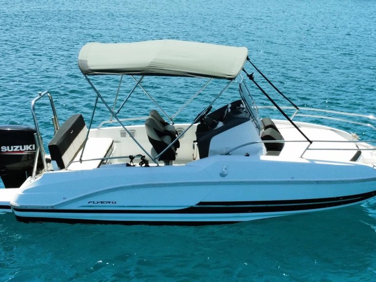 Hire Motorboat Bénéteau with a boat licence