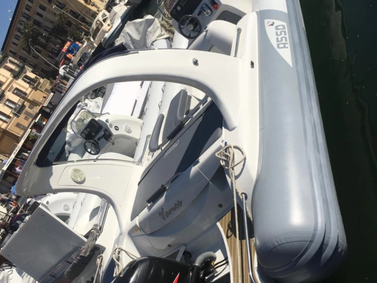 Hire a Asso CHARISMA VAMOS Porto di Mergellina