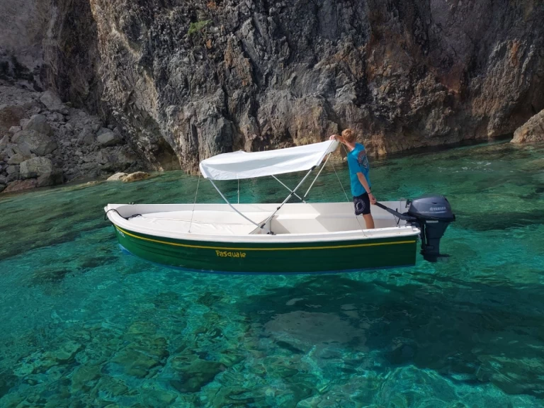Hire Motorboat Nautis with a boat licence