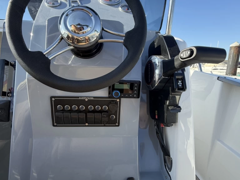 Yacht charter l'Escala - trident 630 Open on SamBoat