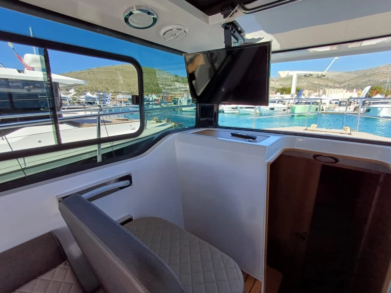 Hire Motorboat with or without skipper Nikhen Seget Donji