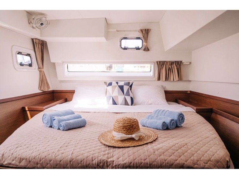 Hire Catamaran with or without skipper Lagoon Kalamata