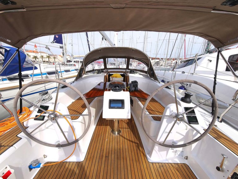 Charter a Bavaria Cruiser 34 in Pula on Samboat