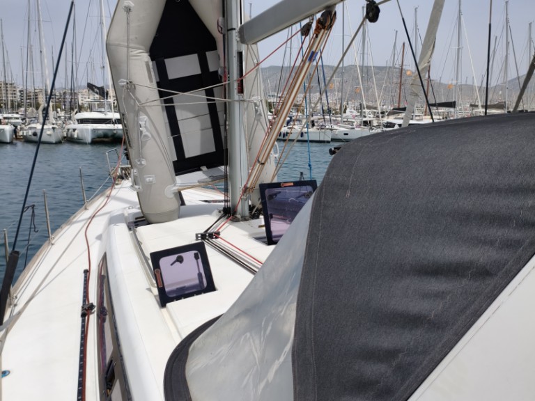 Hire a Bénéteau Oceanis 48 Alimos