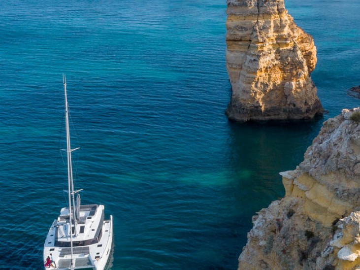 Catamaran to hire Le Marin at the best price