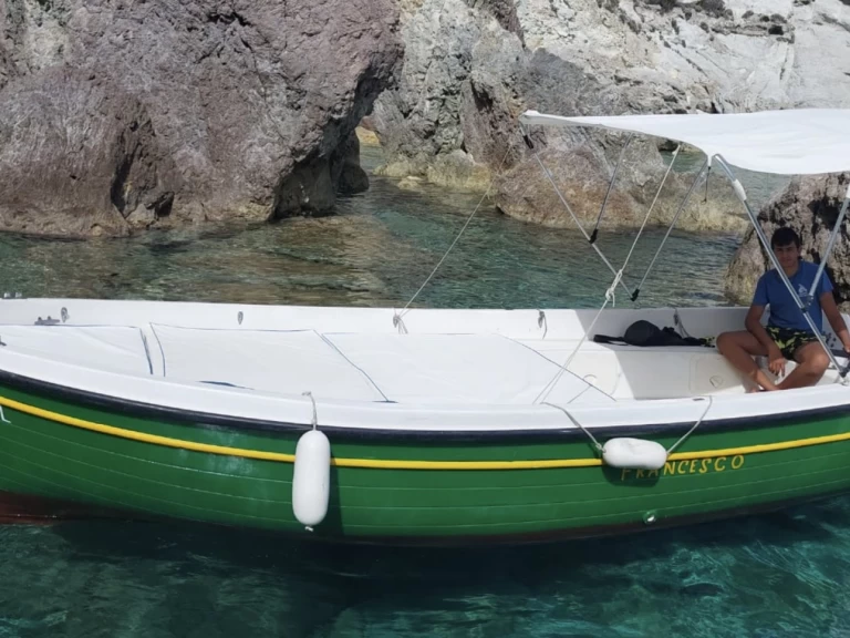 Yacht hire Ponza cheap Parisi 6.20