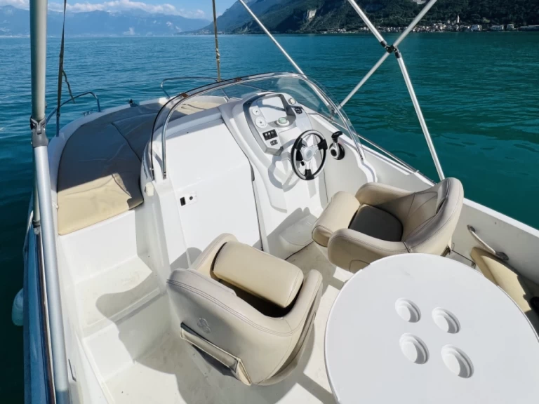 Hire Motorboat with or without skipper Bénéteau Évian-les-Bains