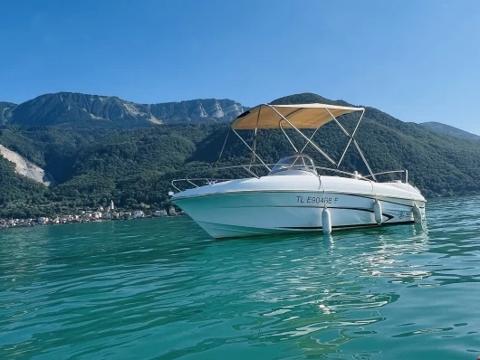 Motorboat to hire Évian-les-Bains at the best price