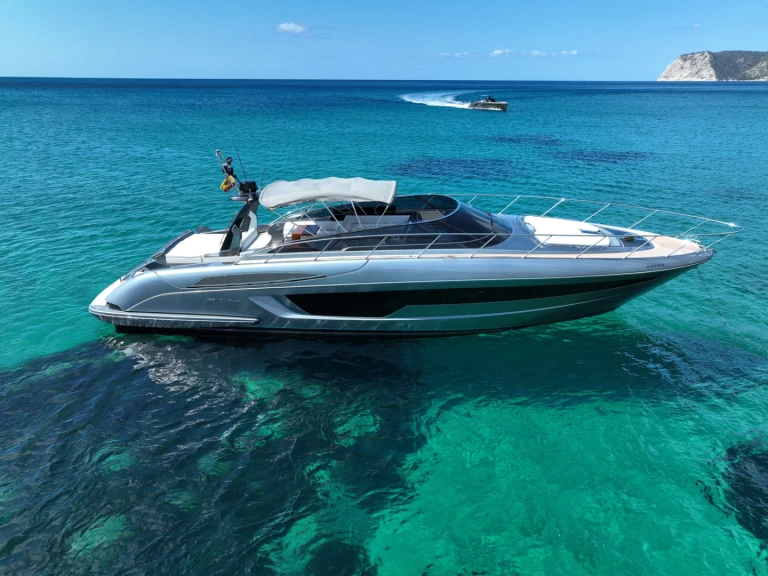 Motorboat to hire Santa Eulària des Riu at the best price