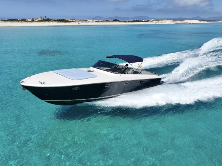 Hire Motorboat ITAMA 40 with a boat licence