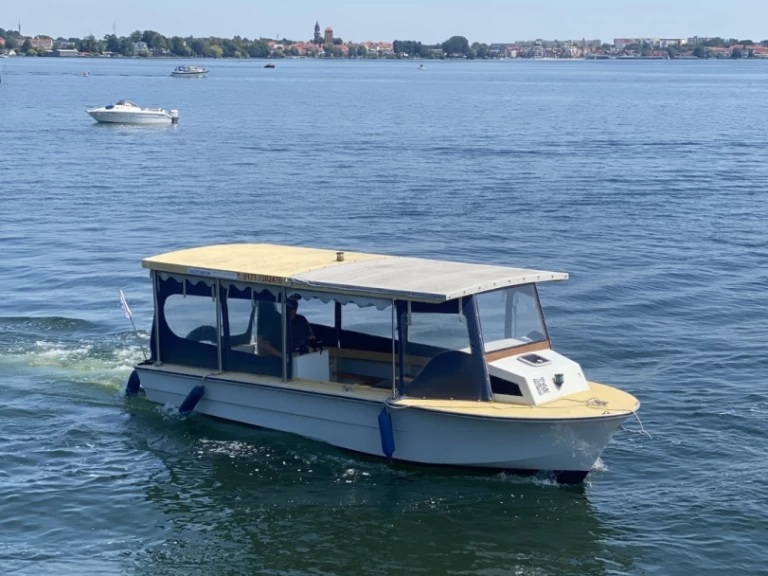 Hire a Tagescharter Barkasse Waren (Müritz)