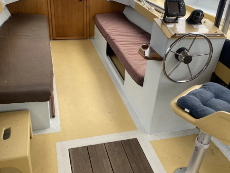 Hire Canal boat Tagescharter with a boat licence