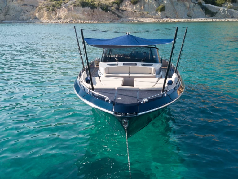 Hire Motorboat CNM CONTINENTAL TENDER 50 with a boat licence