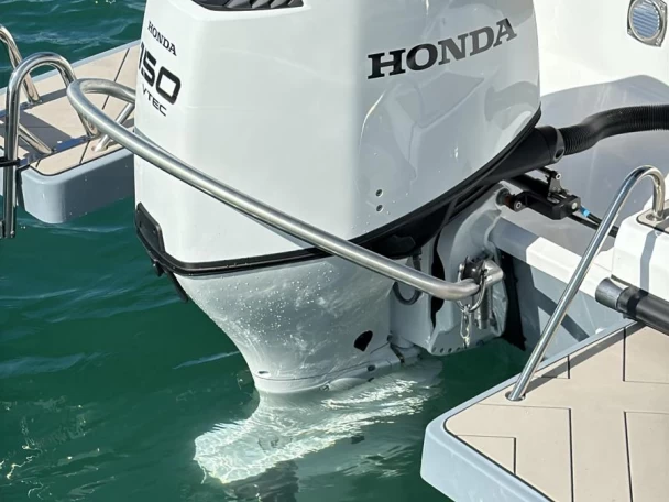 Hire Motorboat trident with a boat licence
