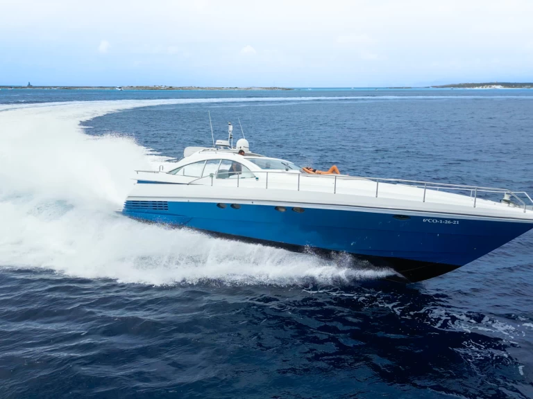 Hire Luxury Yacht Pershing with a boat licence