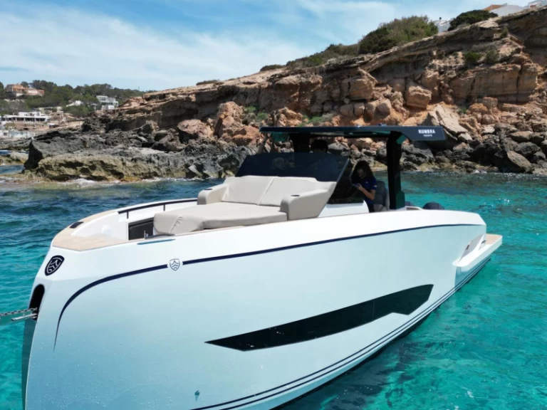 Hire Luxury Yacht Kumbra Yachts with a boat licence