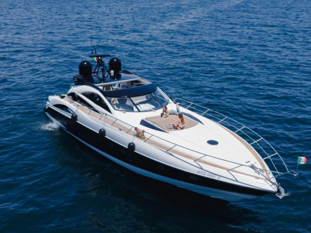 Hire Luxury Yacht Sunseeker with a boat licence