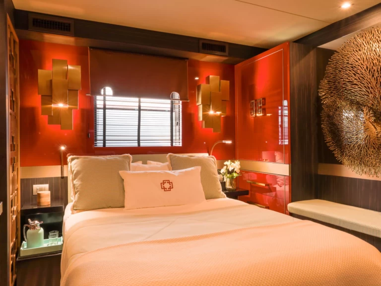 Motorboat hire in Ibiza Town - House of Hütter  Goldfinger