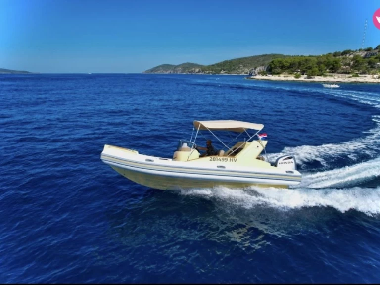 Motorboat to hire Hvar at the best price