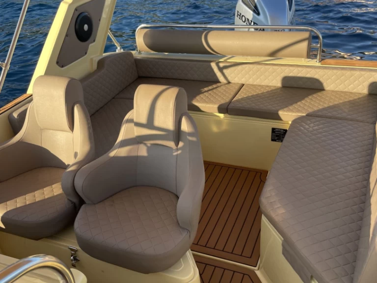 Hire a Aquamax 23 Hvar