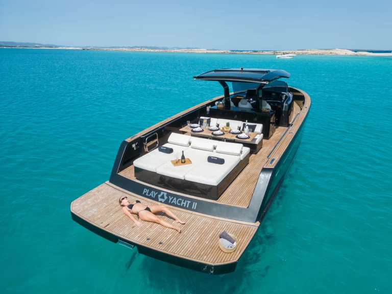 Hire Motorboat Pardo Yachts with a boat licence
