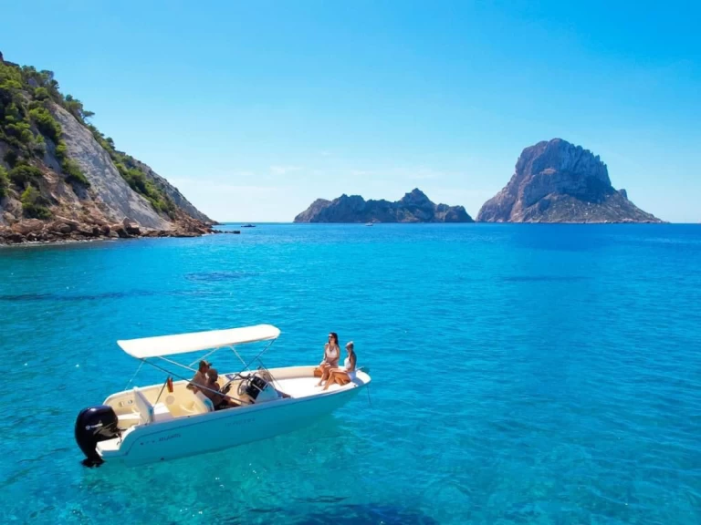 Hire a Invictus  Invictus 200SX Sant Antoni de Portmany