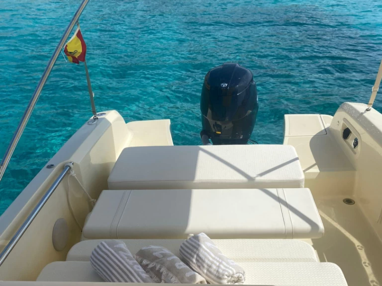 Yacht charter Sant Antoni de Portmany - Invictus  Invictus 200SX on SamBoat