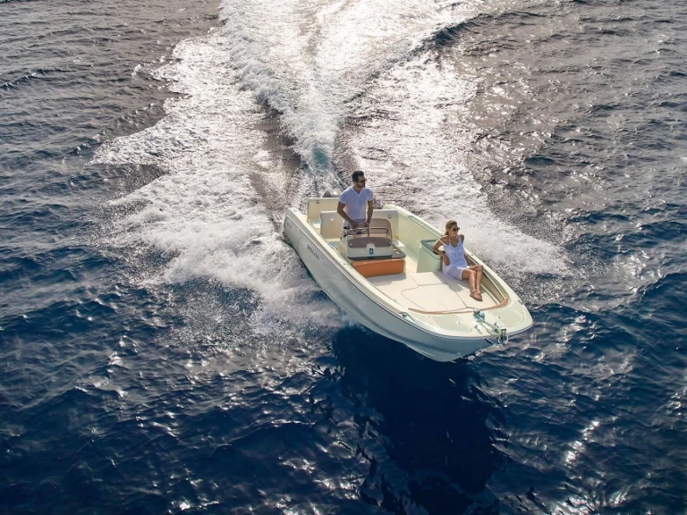 Charter a Invictus  Invictus 200SX in Sant Antoni de Portmany on Samboat