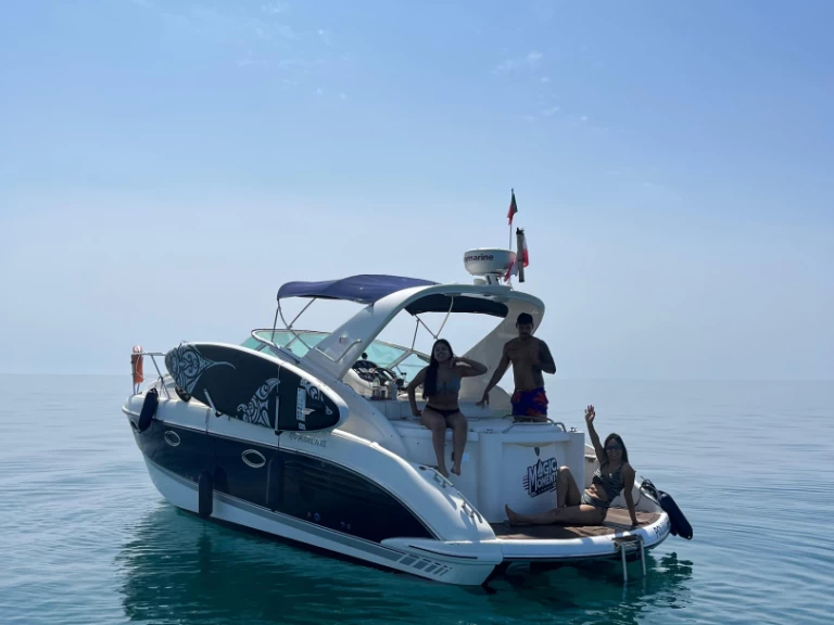 Hire Luxury Yacht Fairline with a boat licence