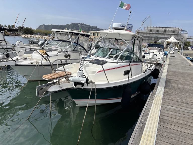 Bayliner Trophy 2302 WA Special Peche charter bareboat or skippered in  Bacoli