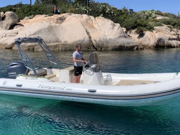 RIB hire in Les Issambres - Capelli Tempest 650
