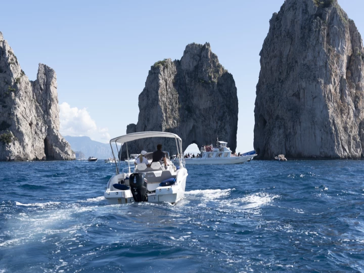 Charter a ayros XA 22 in Torre Annunziata on Samboat