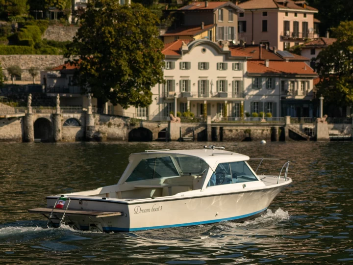 Hire Motorboat Bertram with a boat licence