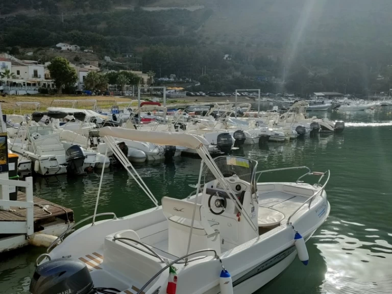 Hire a Ascari Prestige 19.2 Porto Castellammare del Golfo