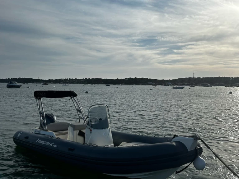 RIB hire in Grand Piquey - Capelli Tempest 650