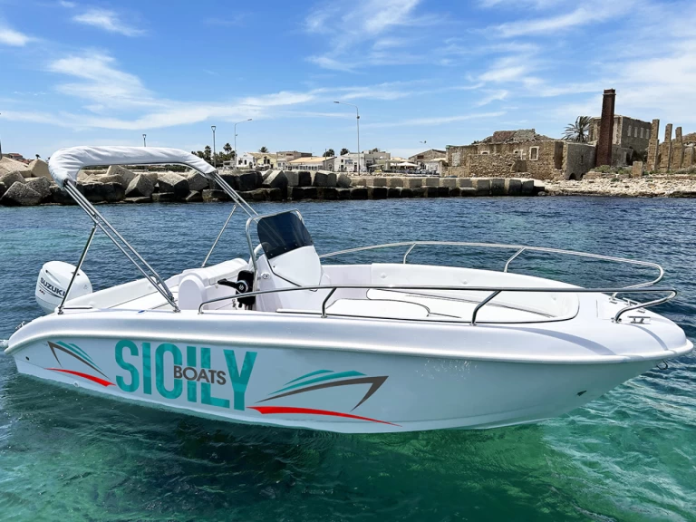 Hire a Red Sea Medusa 19 Avola