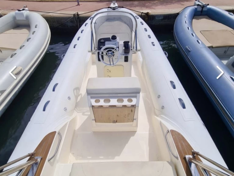 Hire a Capelli Tempest 650 Grand Piquey